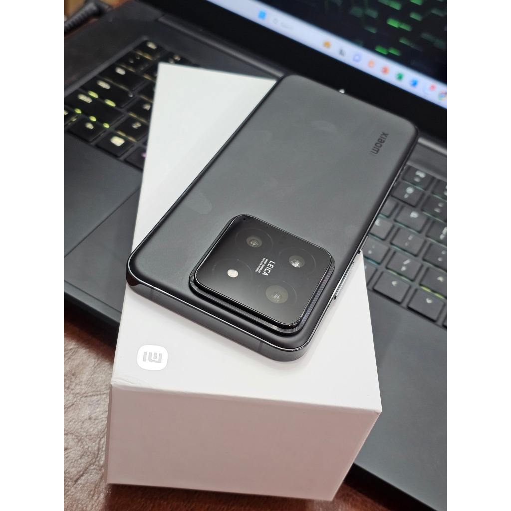 Điện thoại Xiaomi 14 Thiết kế đẹp mắt, màu Hồng mới , Snapdragon 8 Gen 3, chạy Xiaomi HyperOS