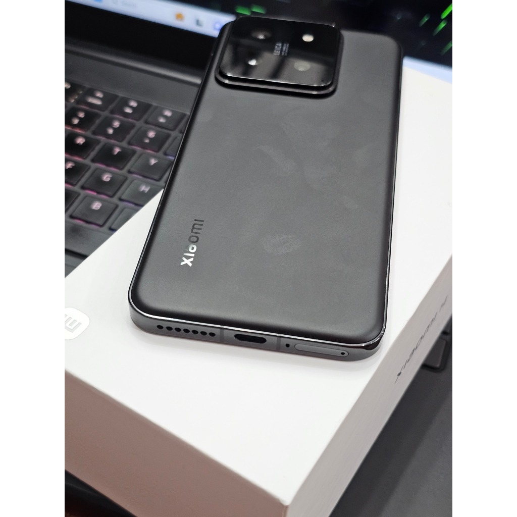 Điện thoại Xiaomi 14 Thiết kế đẹp mắt, màu Hồng mới , Snapdragon 8 Gen 3, chạy Xiaomi HyperOS