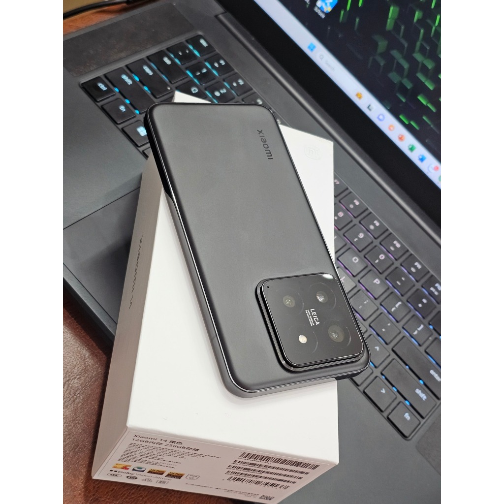 Điện thoại Xiaomi 14 Thiết kế đẹp mắt, màu Hồng mới , Snapdragon 8 Gen 3, chạy Xiaomi HyperOS