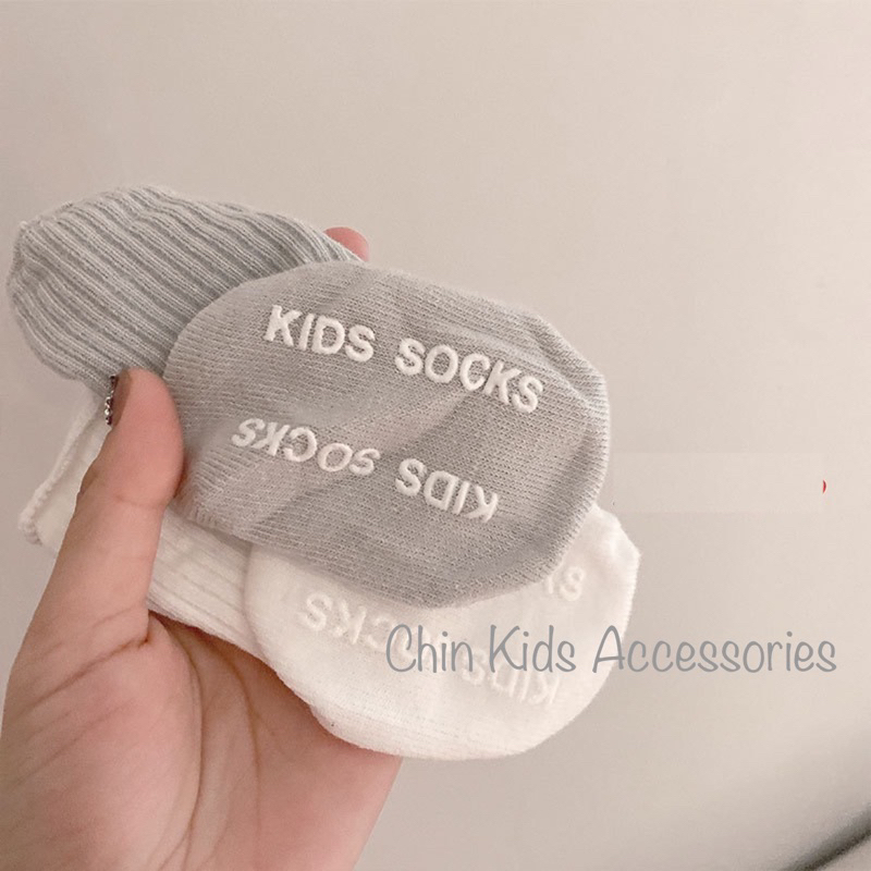 Tất bắp gân trơn có chống trượt cho bé