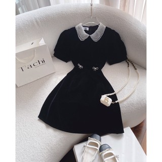 Đầm nhung đen cổ sen lưới đính đá ô đính nơ 2 bên