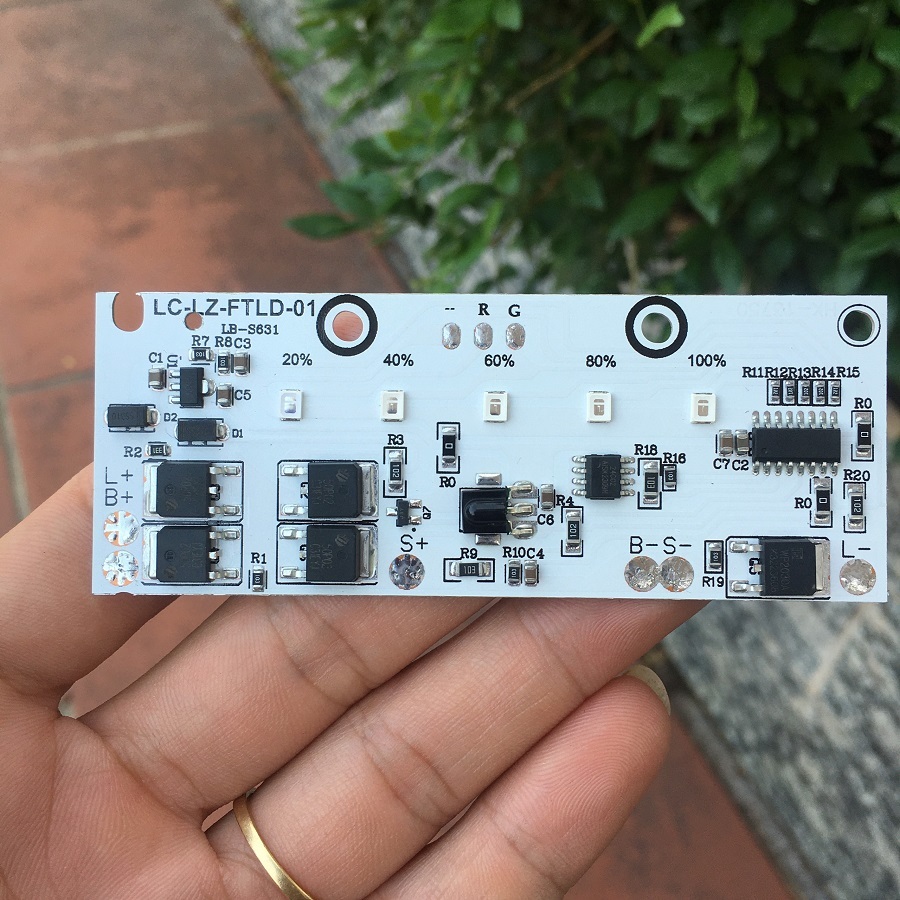 Mạch Khiển Đèn Năng Lượng Mặt Trời