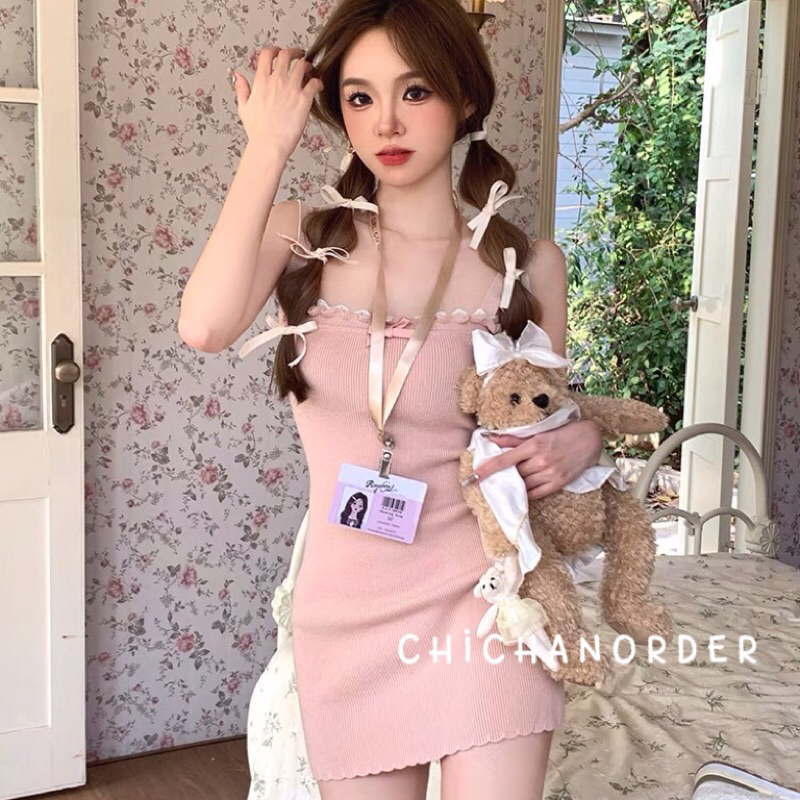 Set váy hai dây dáng ôm kèm áo khoác len oversize kiểu cách hotgirl