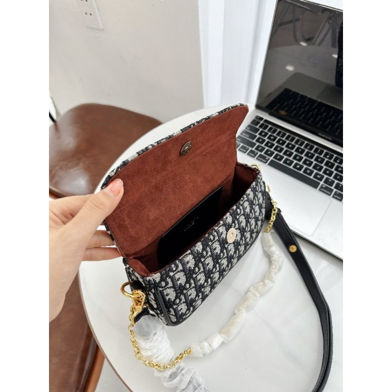 Túi kẹp nách xích thổ cẩm lily đeo chéo đc lun ạ 20cm