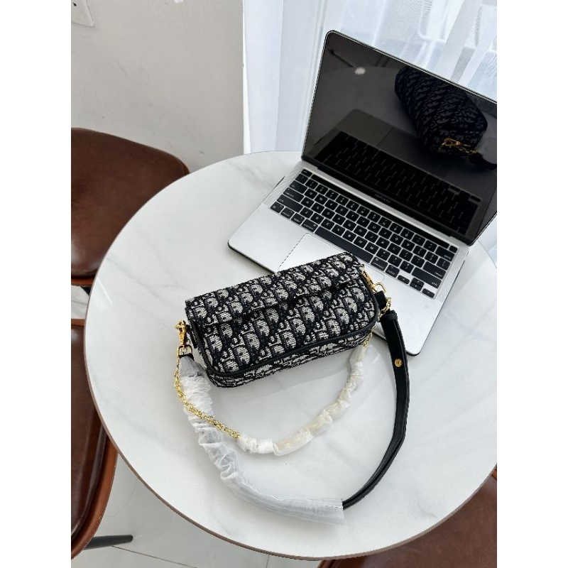 Túi kẹp nách xích thổ cẩm lily đeo chéo đc lun ạ 20cm