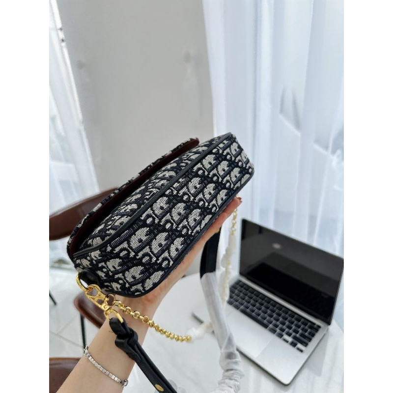 Túi kẹp nách xích thổ cẩm lily đeo chéo đc lun ạ 20cm