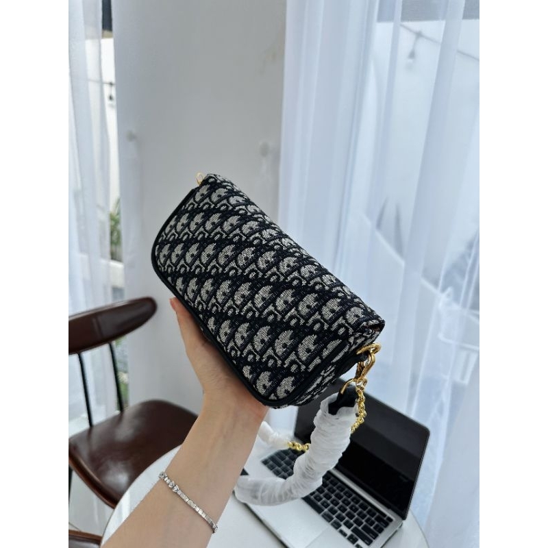 Túi kẹp nách xích thổ cẩm lily đeo chéo đc lun ạ 20cm