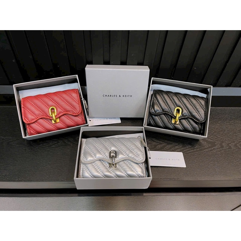 Ví charles keith mini khoá gài