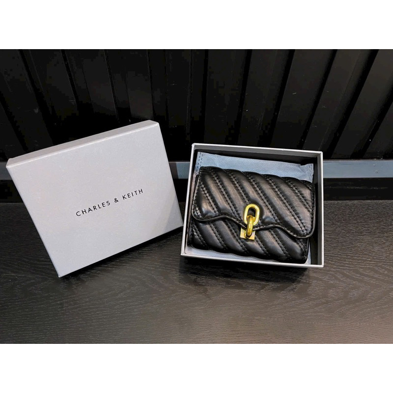 Ví charles keith mini khoá gài