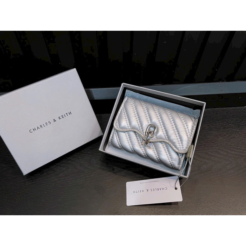 Ví charles keith mini khoá gài