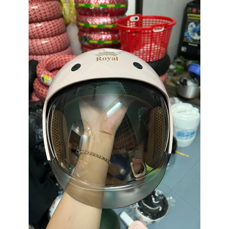 Nón bảo hiểm 3/4 royal m139 kính âm chính hãng cũ đã qua sử dụng.