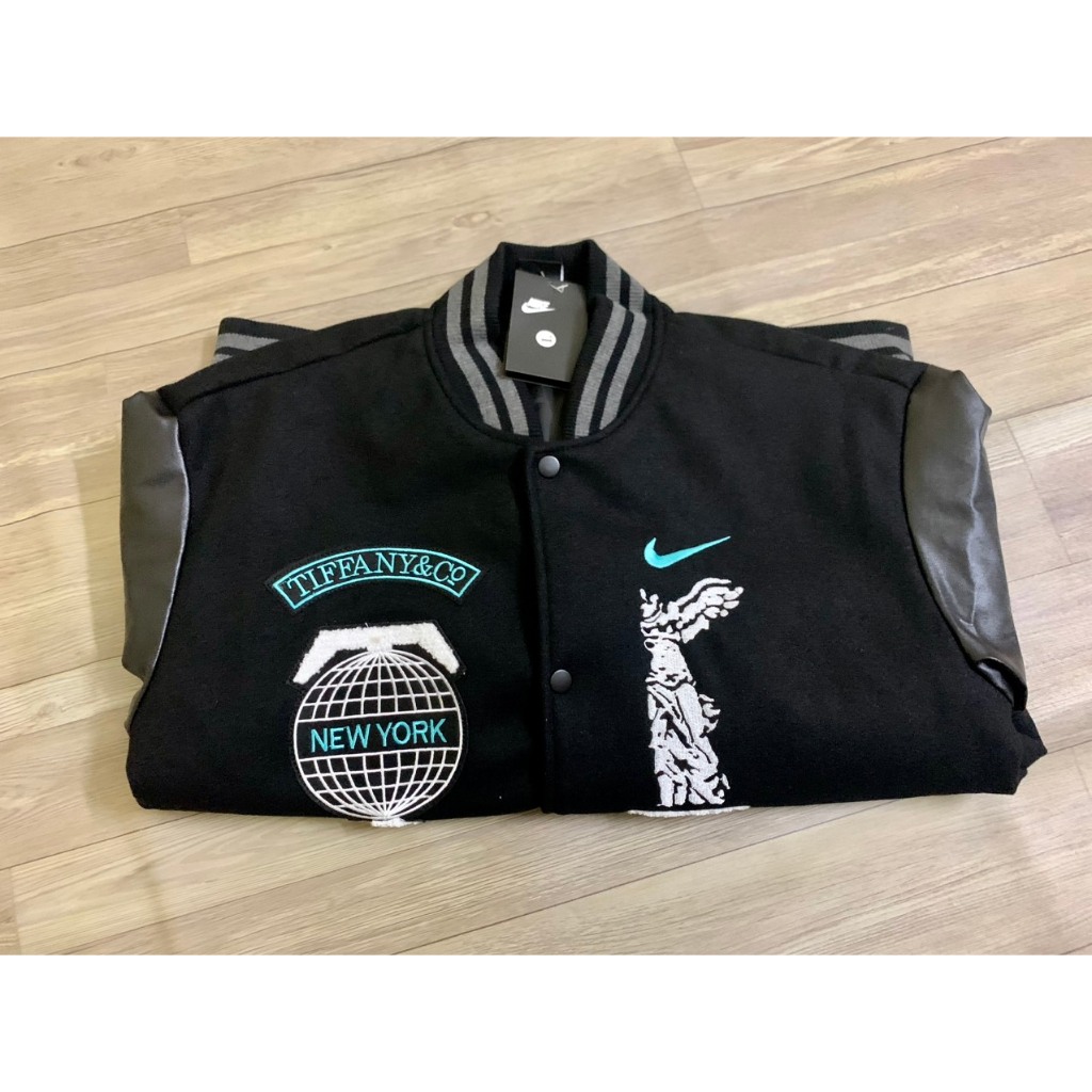 Áo khoác varsity Ni//ke x Tiffany&Co xanh đen - chất lượng cao