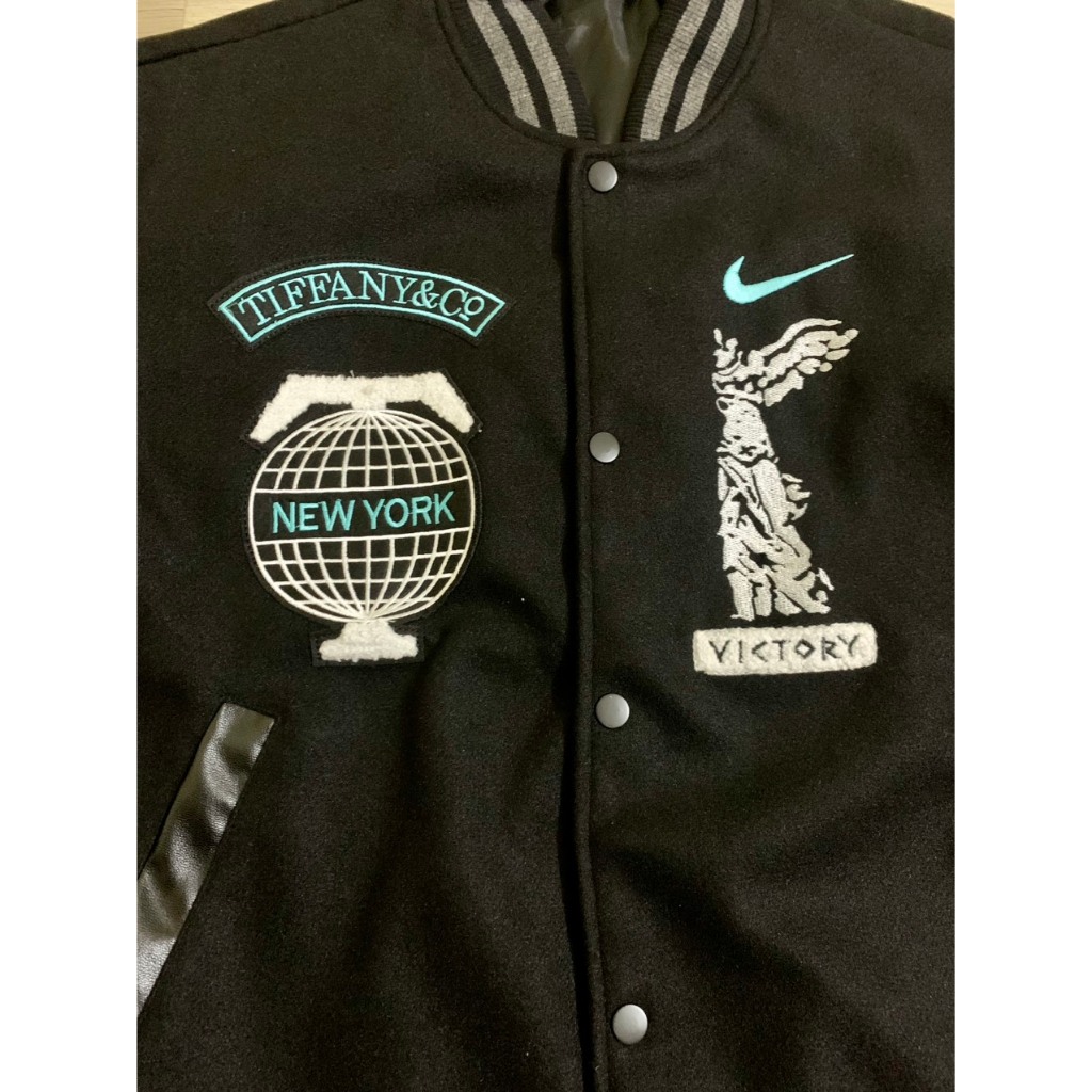 Áo khoác varsity Ni//ke x Tiffany&Co xanh đen - chất lượng cao