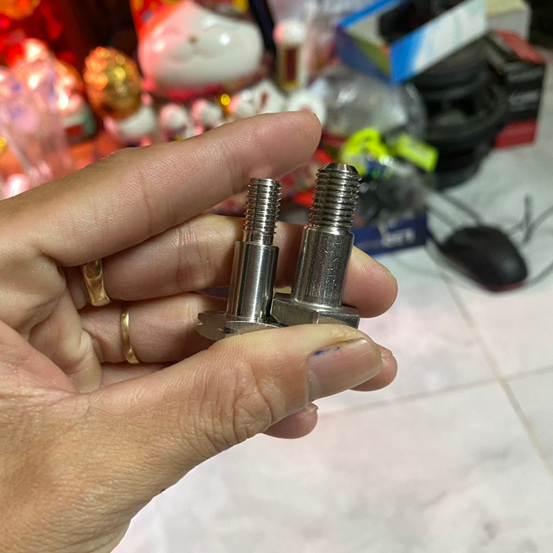 Ốc inox gắn chống nghiêng xe máy