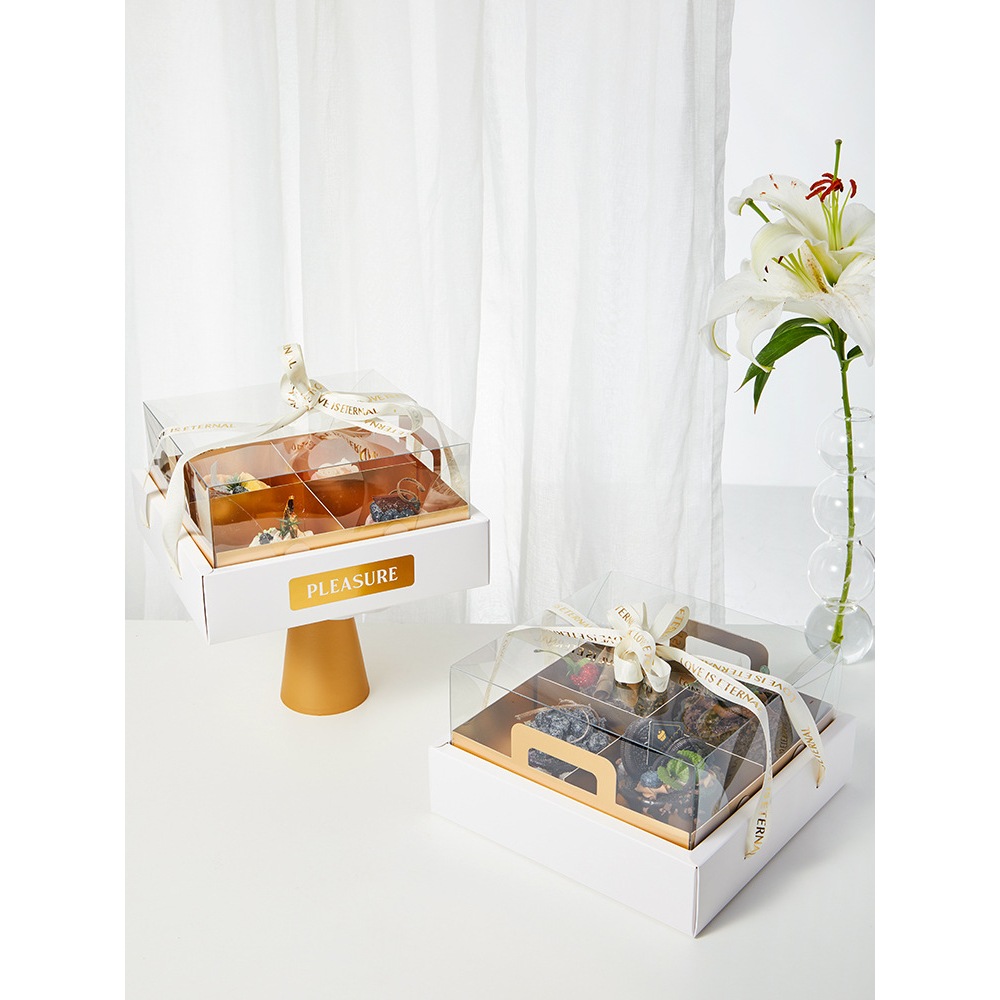 Hộp mica 4 ngăn plesure đế vàng kèm ruy băng như hình