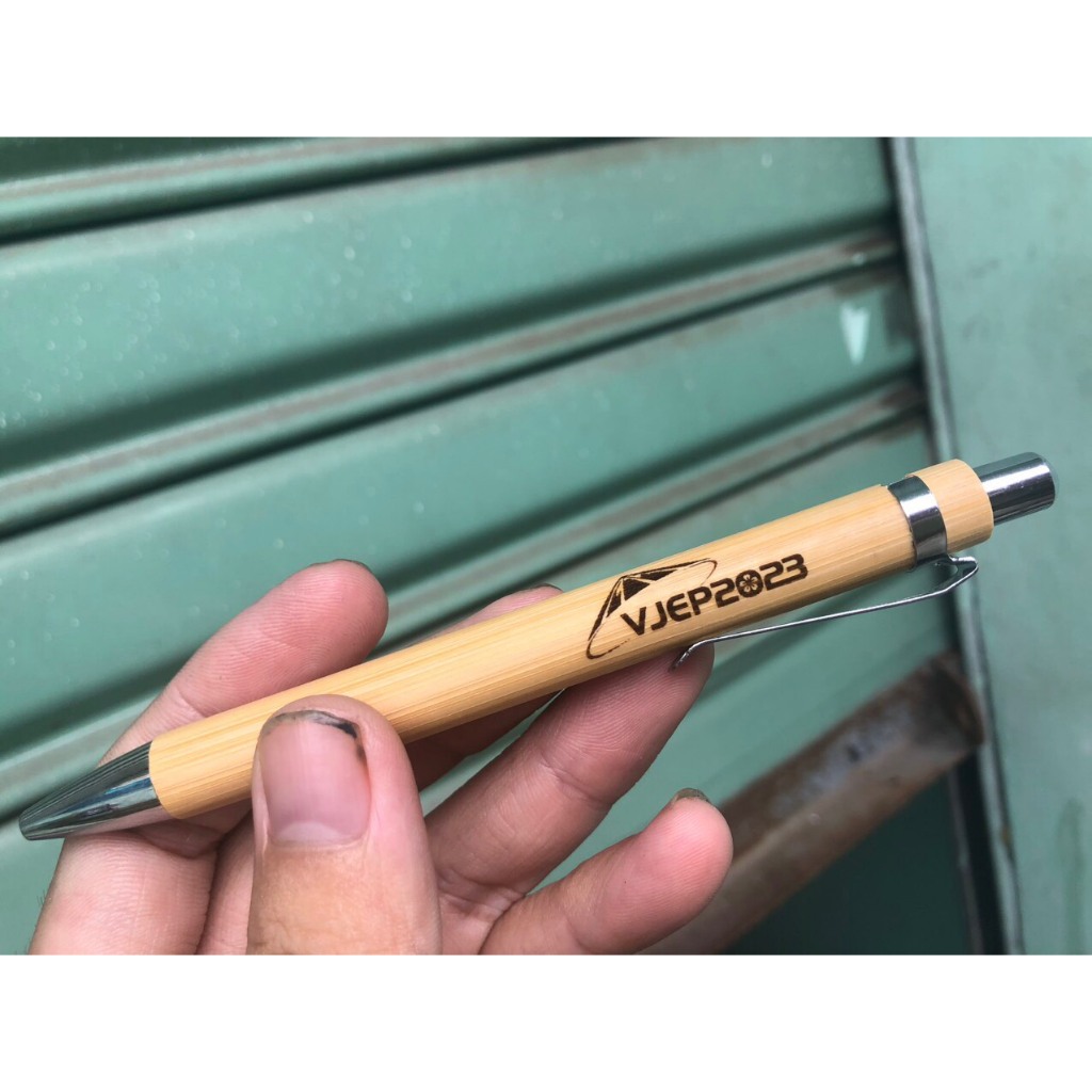 Bút tre khắc tên theo yêu cầu