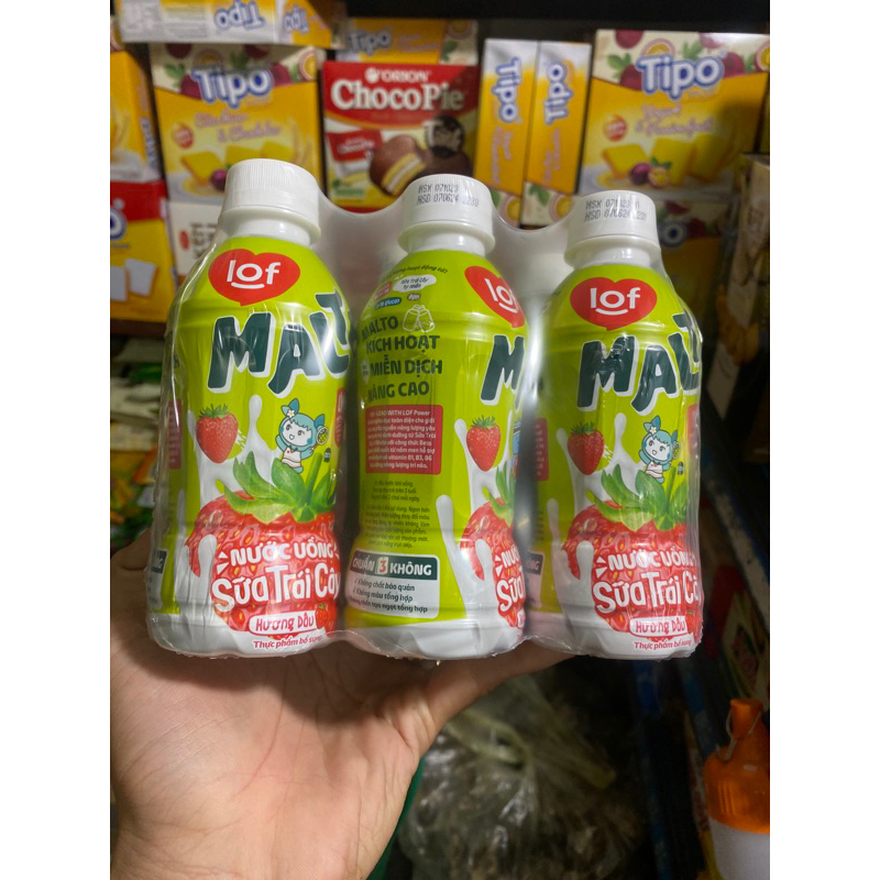 Sữa uống Malto hương trái cây vị dâu chai 240ml