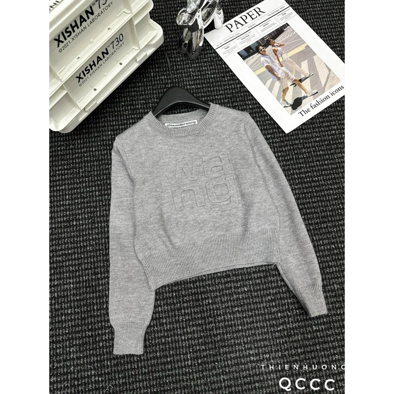 Áo len Wag chữ nổi QC