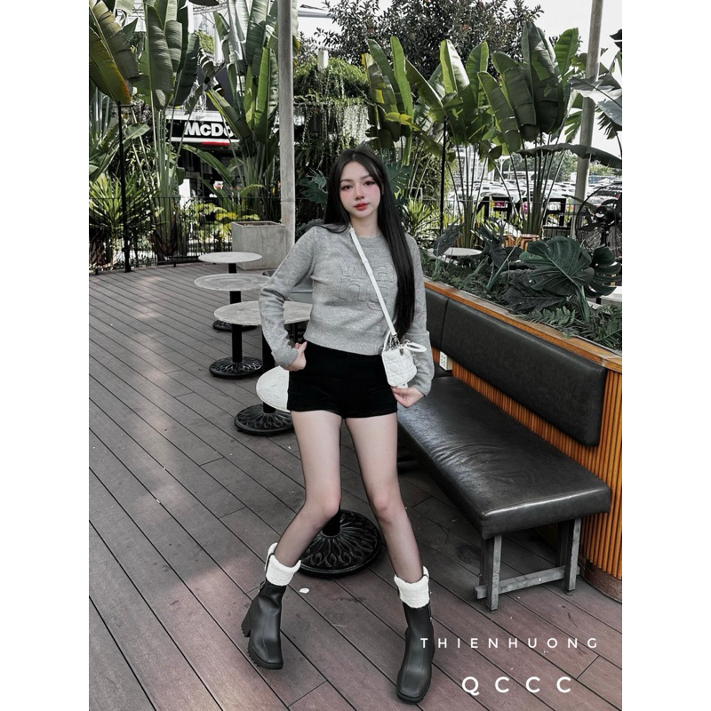 Áo len Wag chữ nổi QC