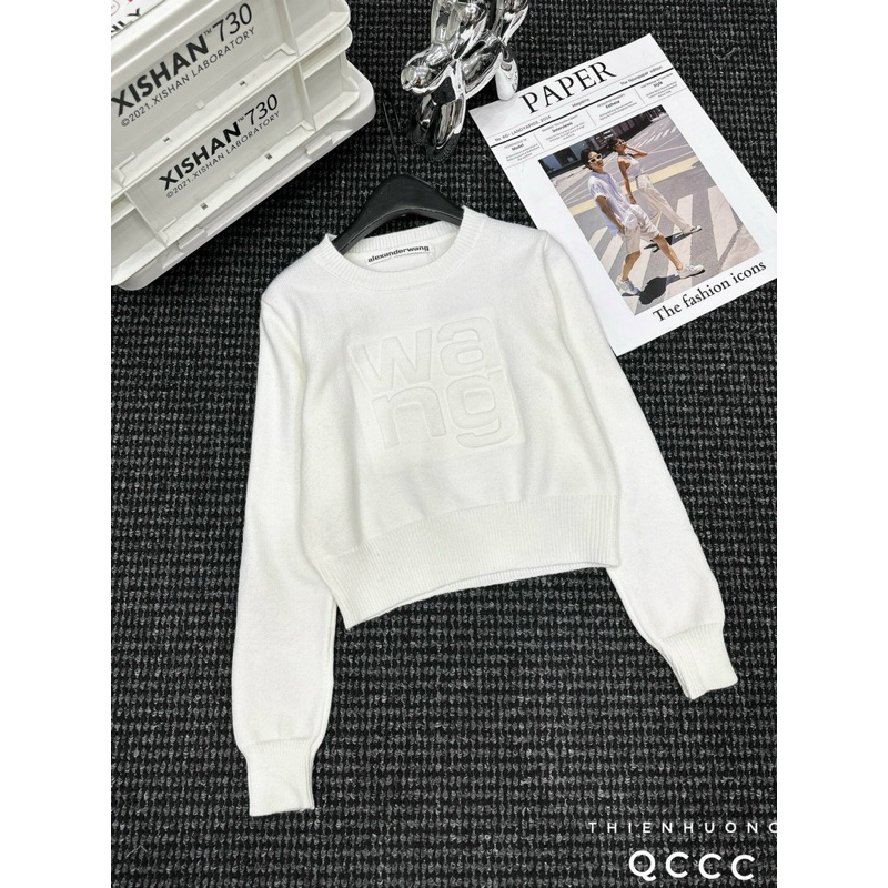 Áo len Wag chữ nổi QC