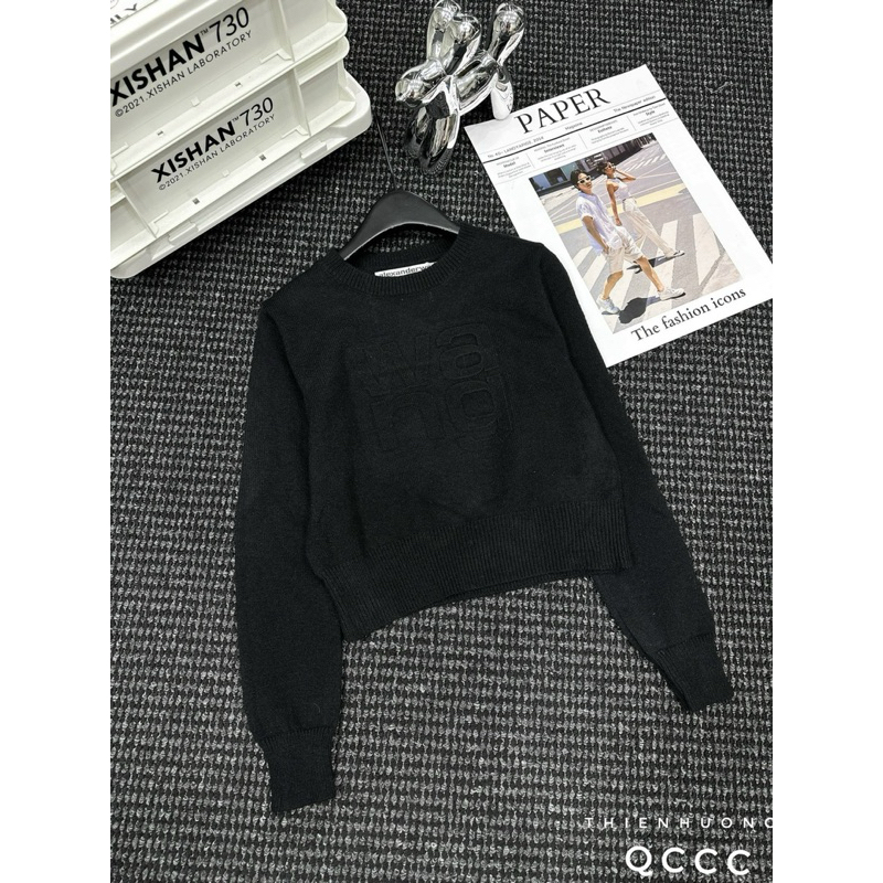 Áo len Wag chữ nổi QC