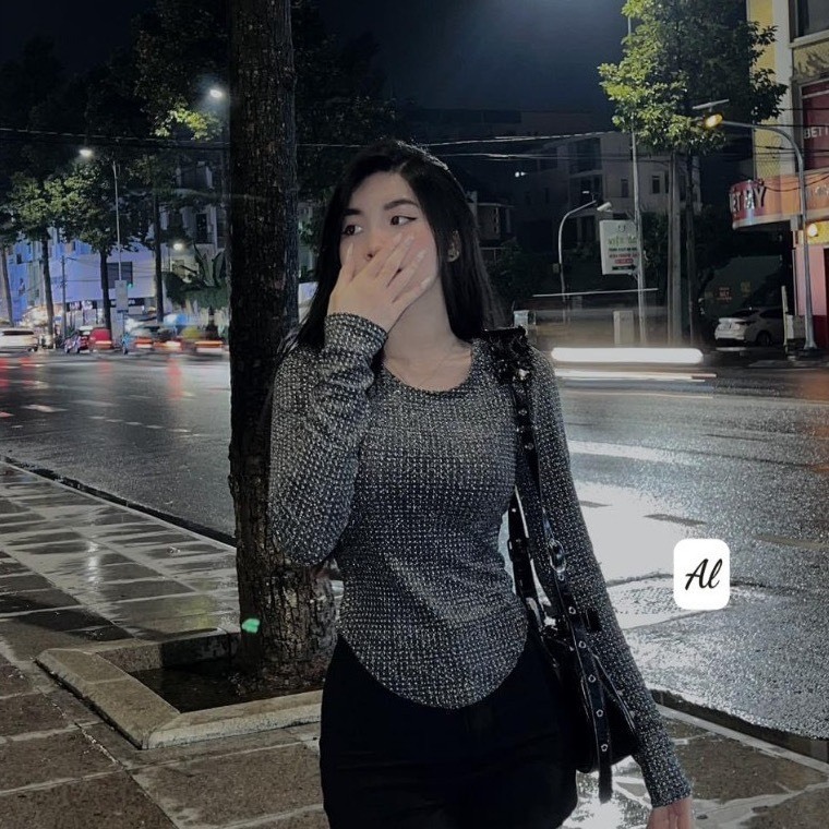 Áo Croptop Nữ Tay Dài , Áo Croptop Dài Tay Đính Đá Bling Bling Ôm Body Kiểu Dáng Vạt Bầu Sang Chảnh