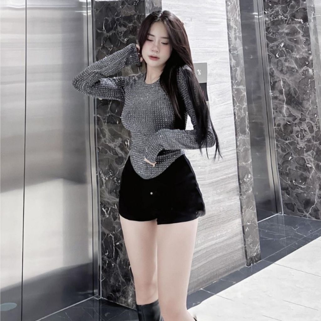 Áo Croptop Nữ Tay Dài , Áo Croptop Dài Tay Đính Đá Bling Bling Ôm Body Kiểu Dáng Vạt Bầu Sang Chảnh