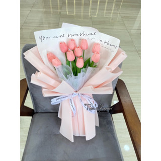 Hoa tuylip bó 10 bông kèm túi thiệp như ảnh shop chụp