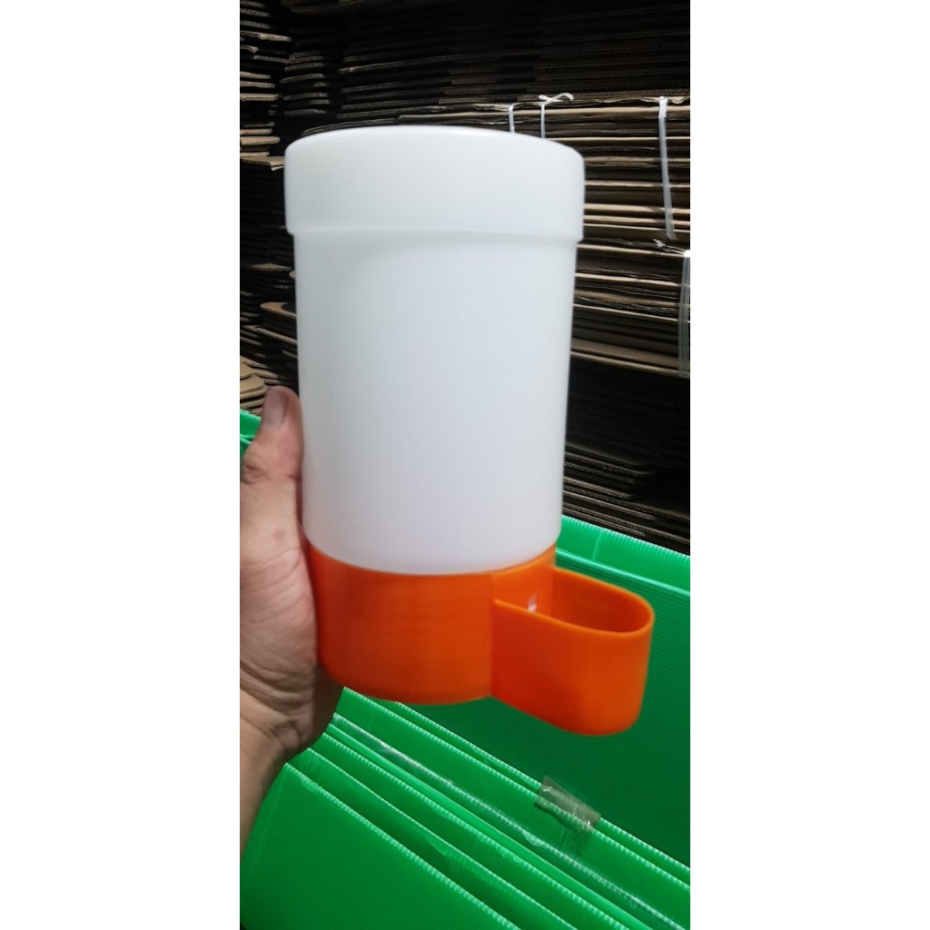 Bình nước tự động dành cho gà con