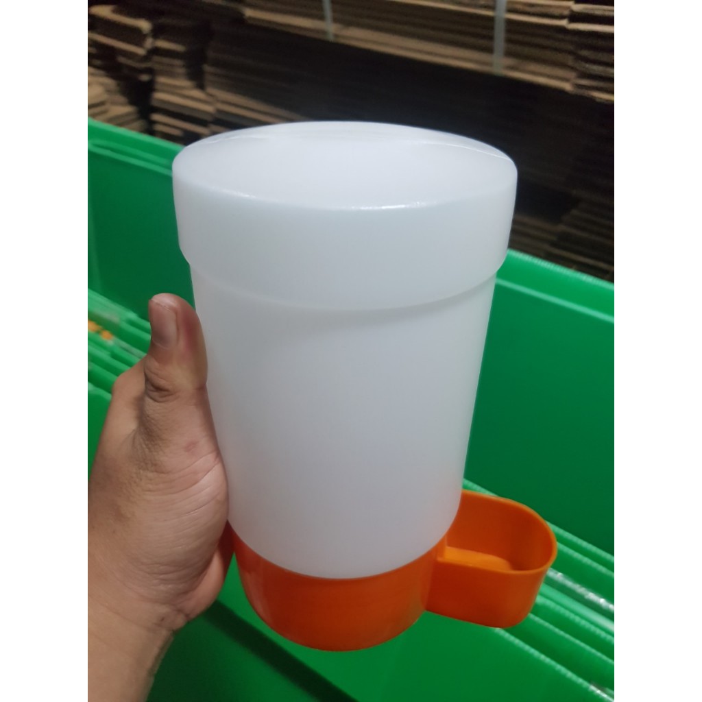 Bình nước tự động dành cho gà con