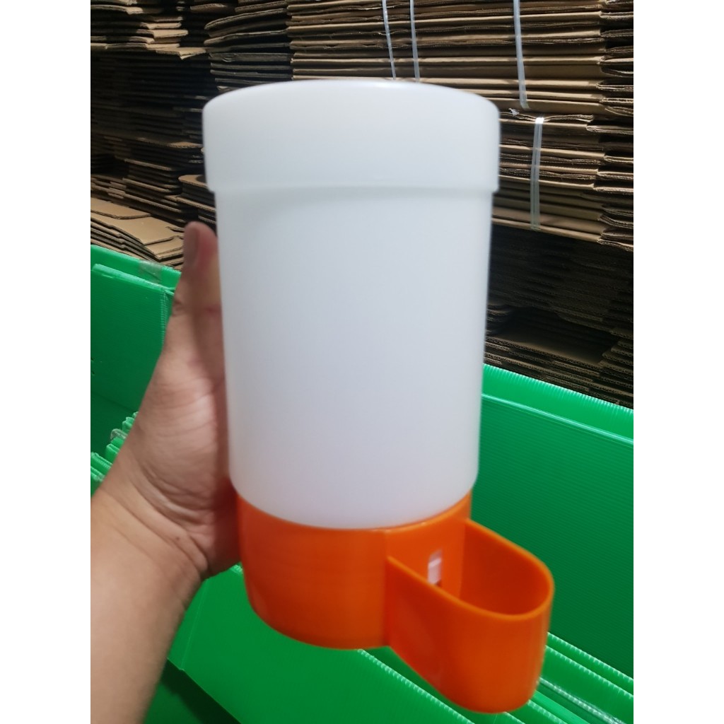 Bình nước tự động dành cho gà con
