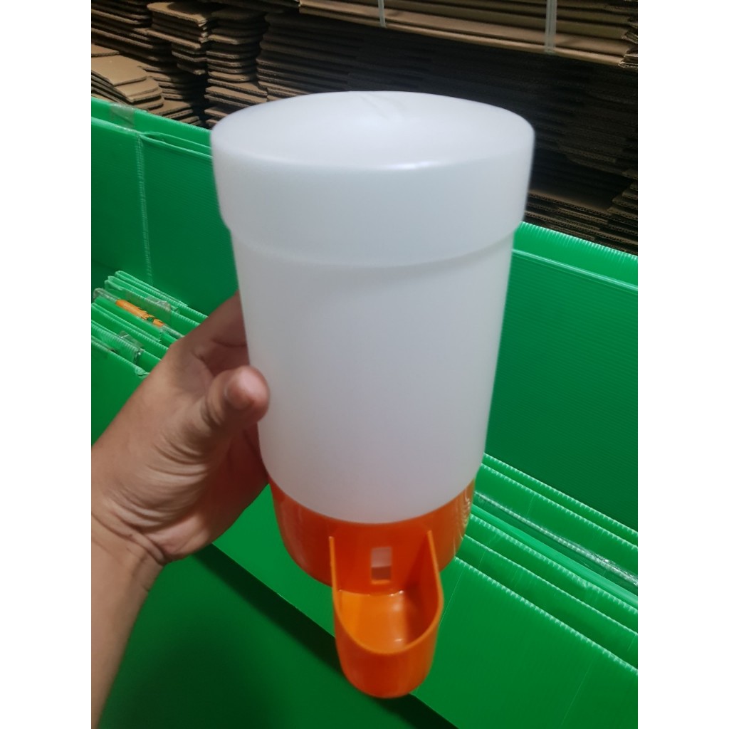 Bình nước tự động dành cho gà con