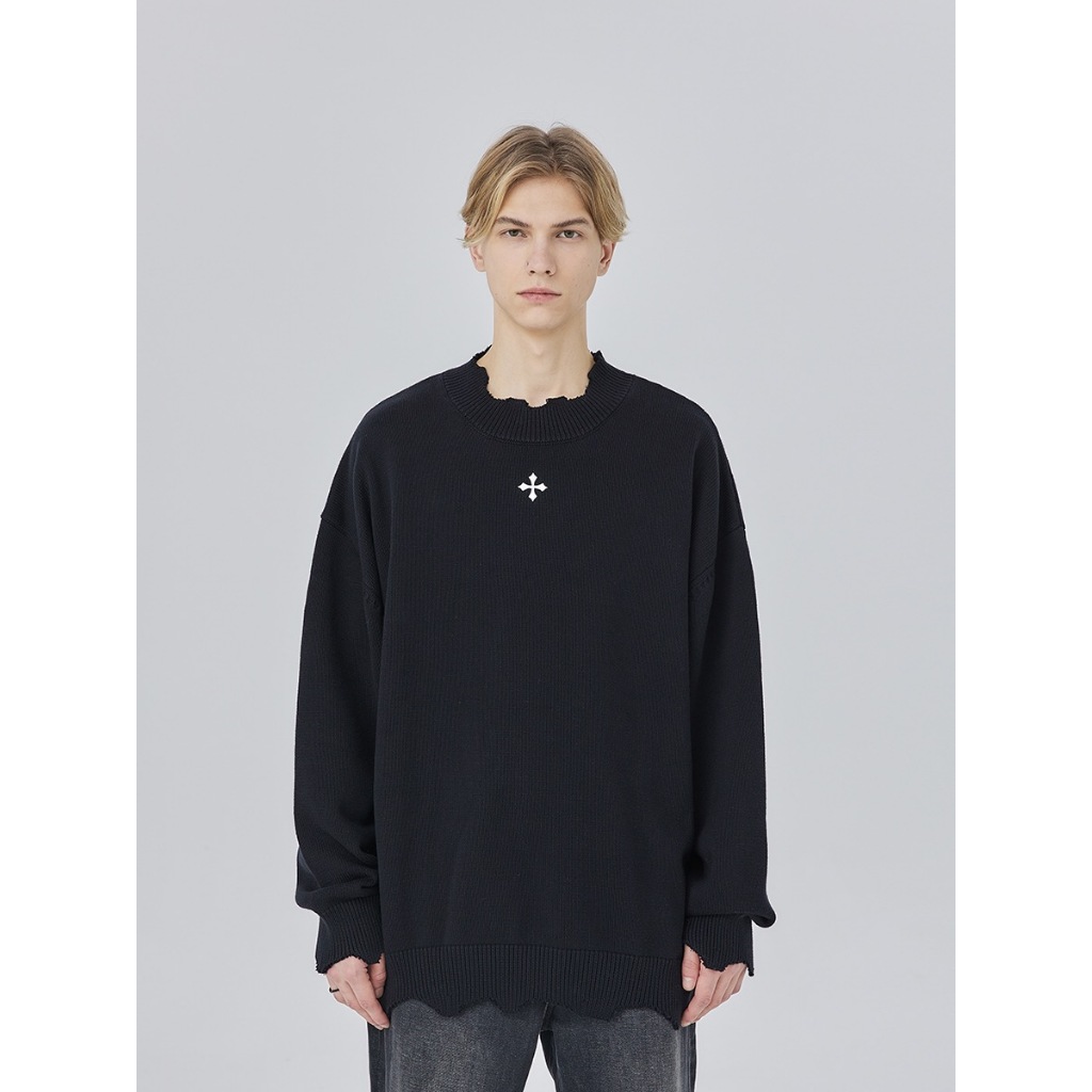 Áo Len Cổ Tròn Rách Viền Thêu Hình Chữ Thập Phong Cách Đường Phố