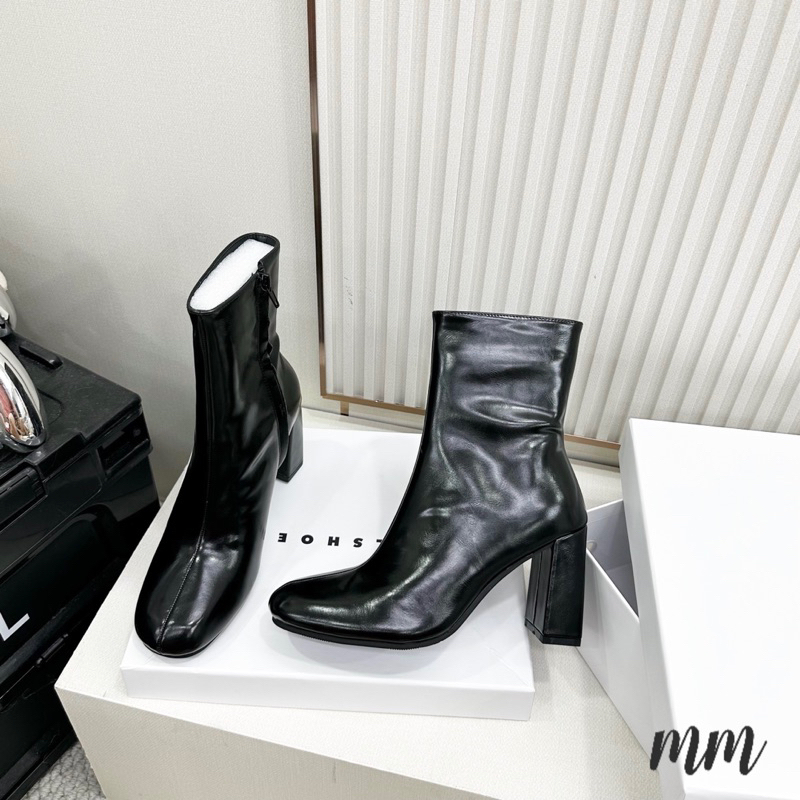 Bốt boot lửng mũi tròn khoá sau gót trụ basic fullbox hàng quảng châu cao cấp