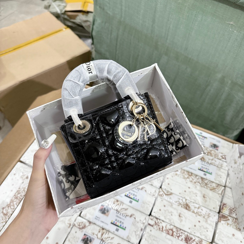 DI.OR SUPER FA.KE hàng fullbox phụ kiện đi kèm