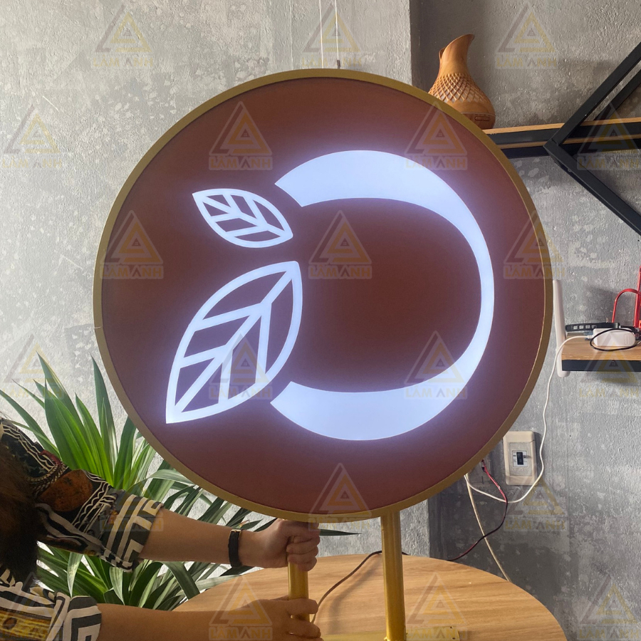 Hộp đèn tròn 60x60 dán decal khung nhôm sơn nhũ đồng