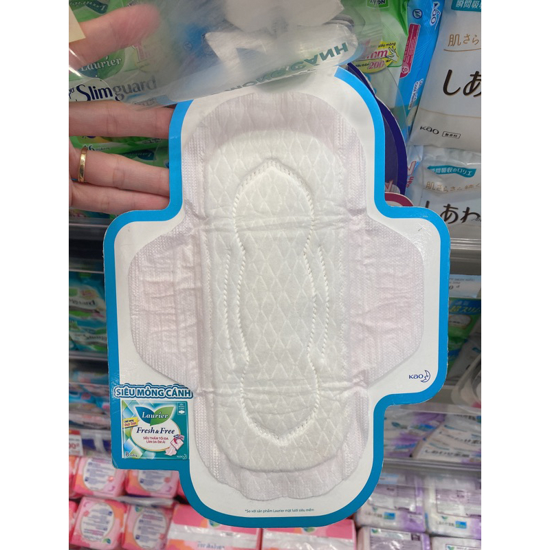 Băng vệ sinh Laurier Fresh&Free ban ngày siêu mỏng cánh 20 miếng