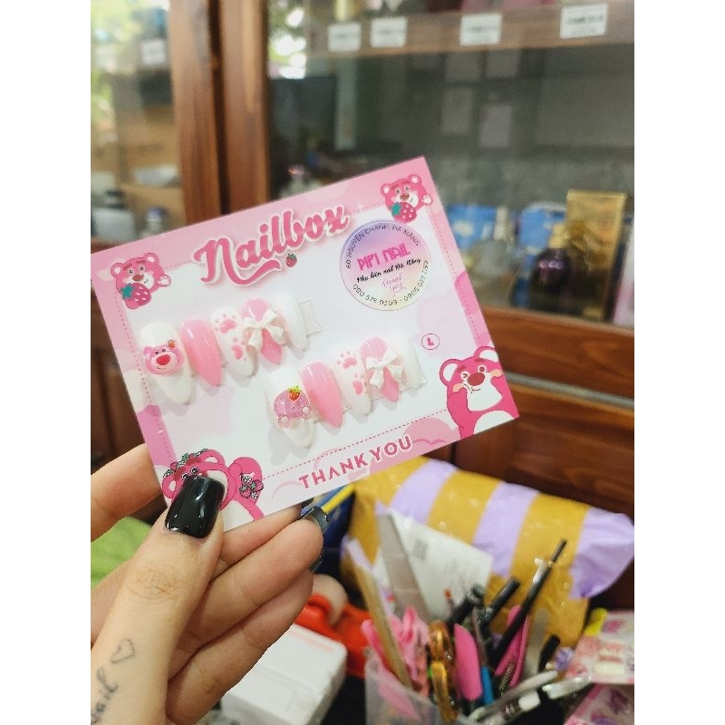 Nailbox gấu dâu nơ mix chân chó nhọn ngắn
