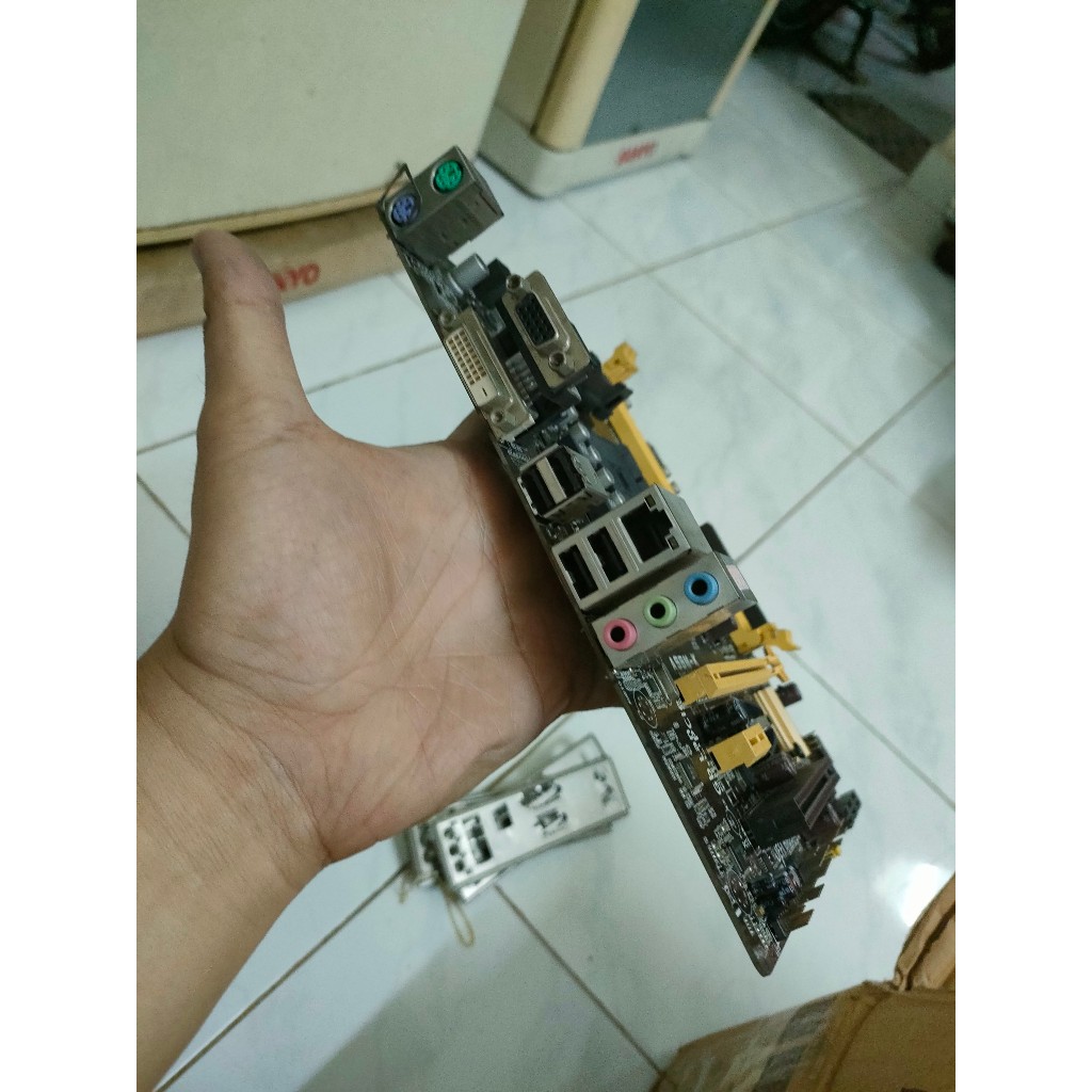 Main AMD FM2 có chắn main.