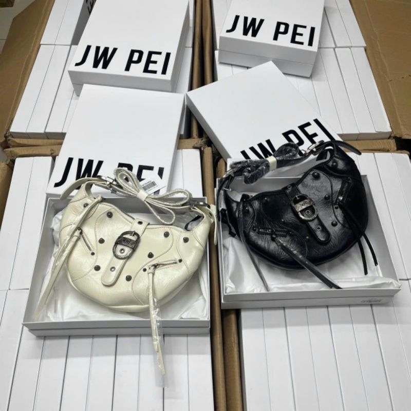 TÚI JW PEI HOBO