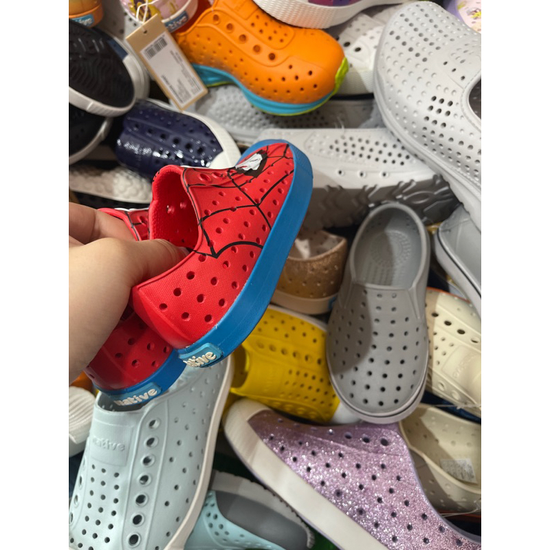 Giày Native hoạ tiết siêu nhân bé trai size c7