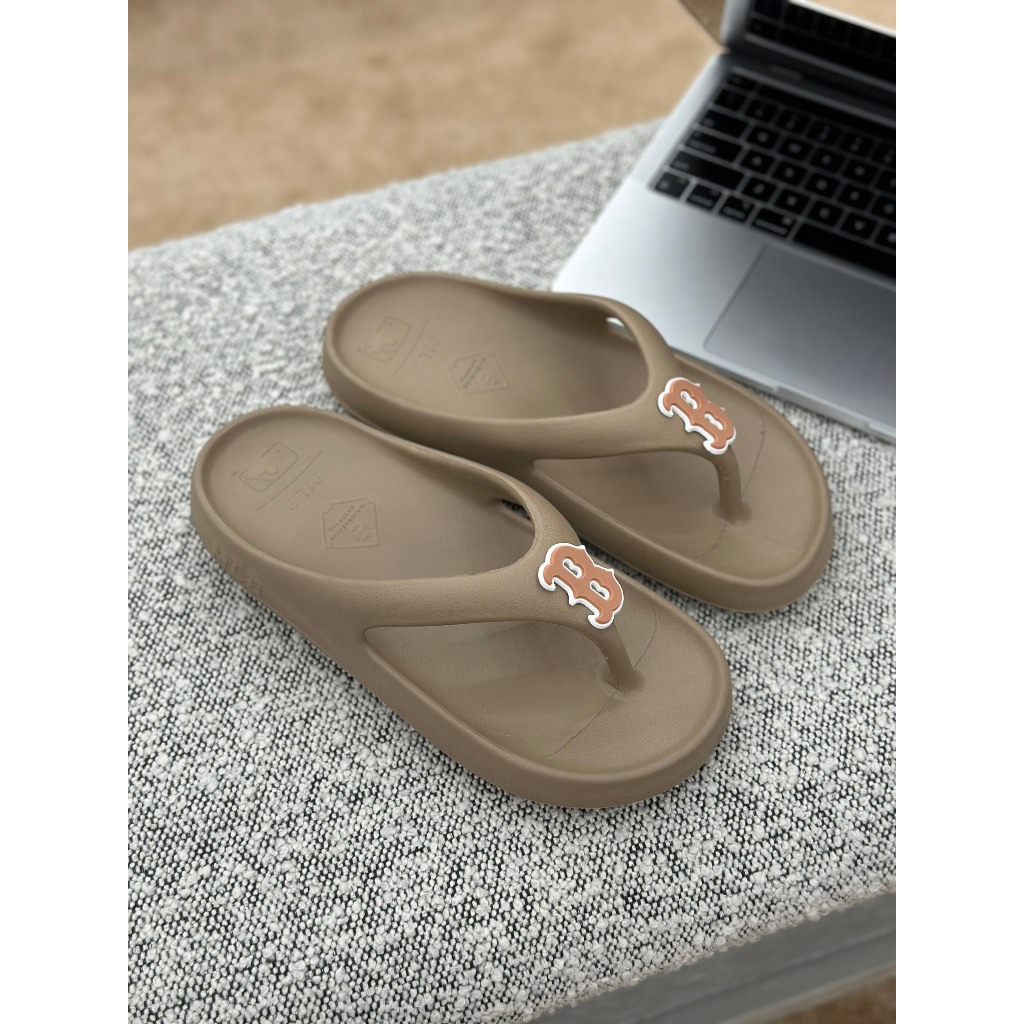 Dép Kẹp Nữ MLB Chunky Sliders - LOGO NY - B - Trendy - Thiết Kế Nhựa Đúc Nguyên Đôi - KMLB - Sấu Vui Vẻ Offcial