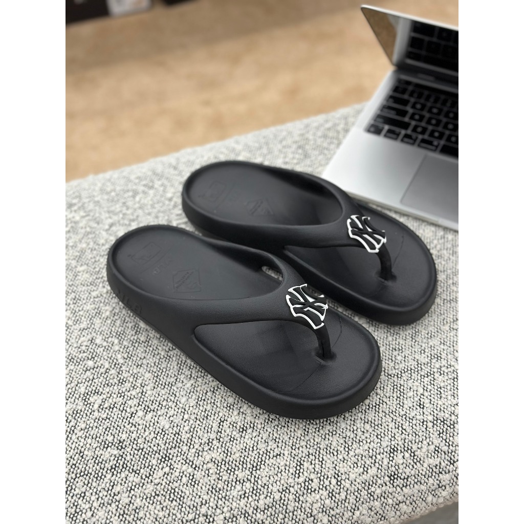 Dép Kẹp Nữ MLB Chunky Sliders - LOGO NY - B - Trendy - Thiết Kế Nhựa Đúc Nguyên Đôi - KMLB - Sấu Vui Vẻ Offcial