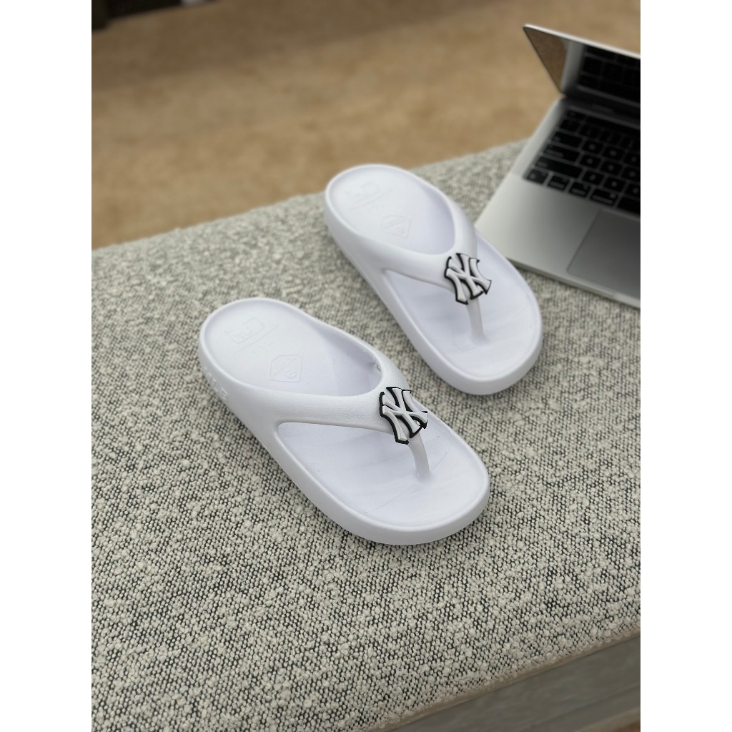 Dép Kẹp Nữ MLB Chunky Sliders - LOGO NY - B - Trendy - Thiết Kế Nhựa Đúc Nguyên Đôi - KMLB - Sấu Vui Vẻ Offcial