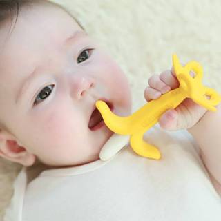 Gặm nướu hình chuối Ange