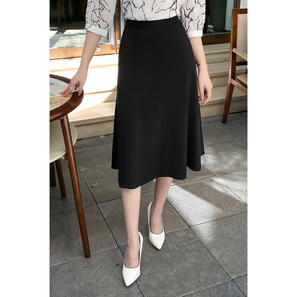 Chân váy nữ dáng xòe bổ mảnh mí gân LAMER O62L24Q002