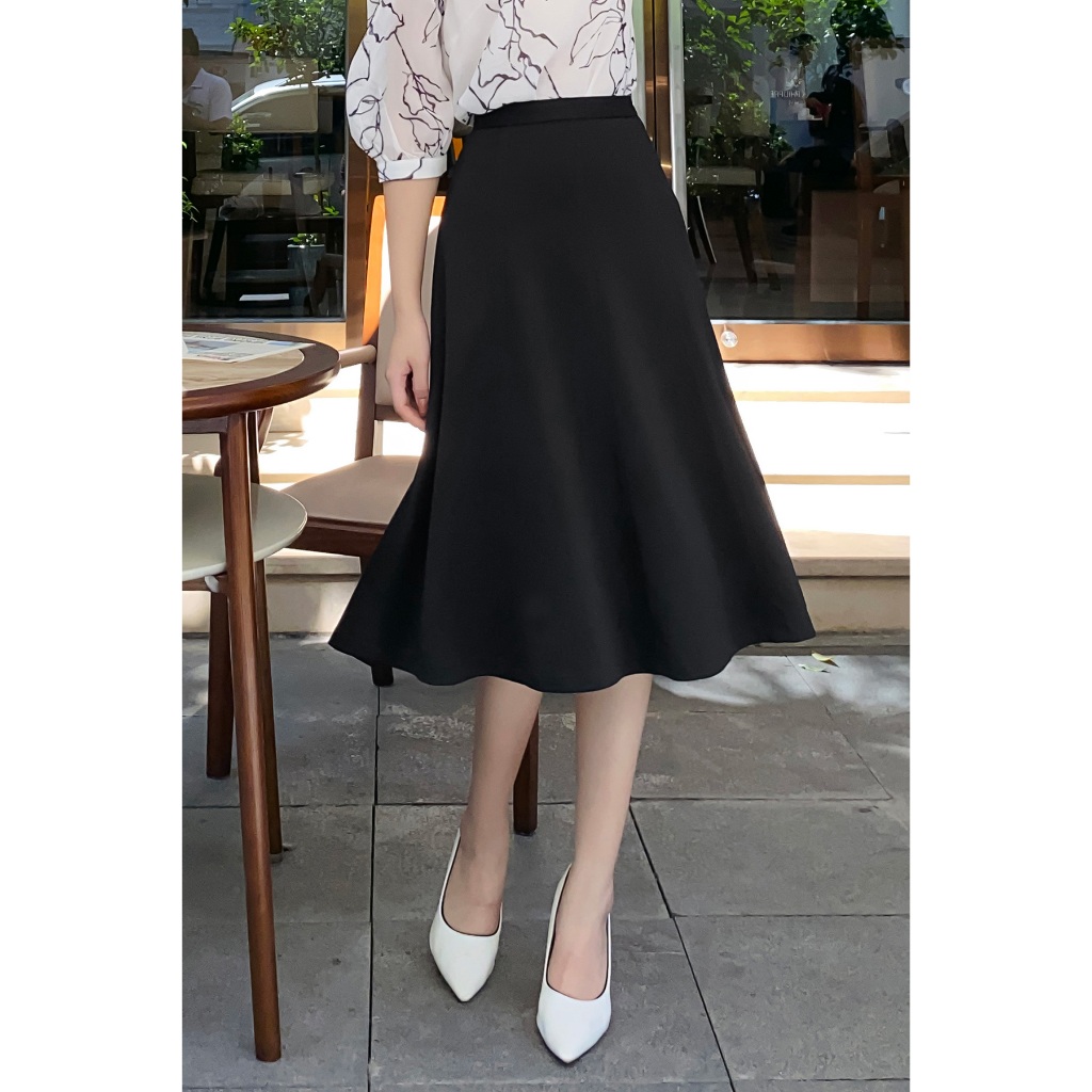 Chân váy nữ dáng xòe bổ mảnh mí gân LAMER O62L24Q002