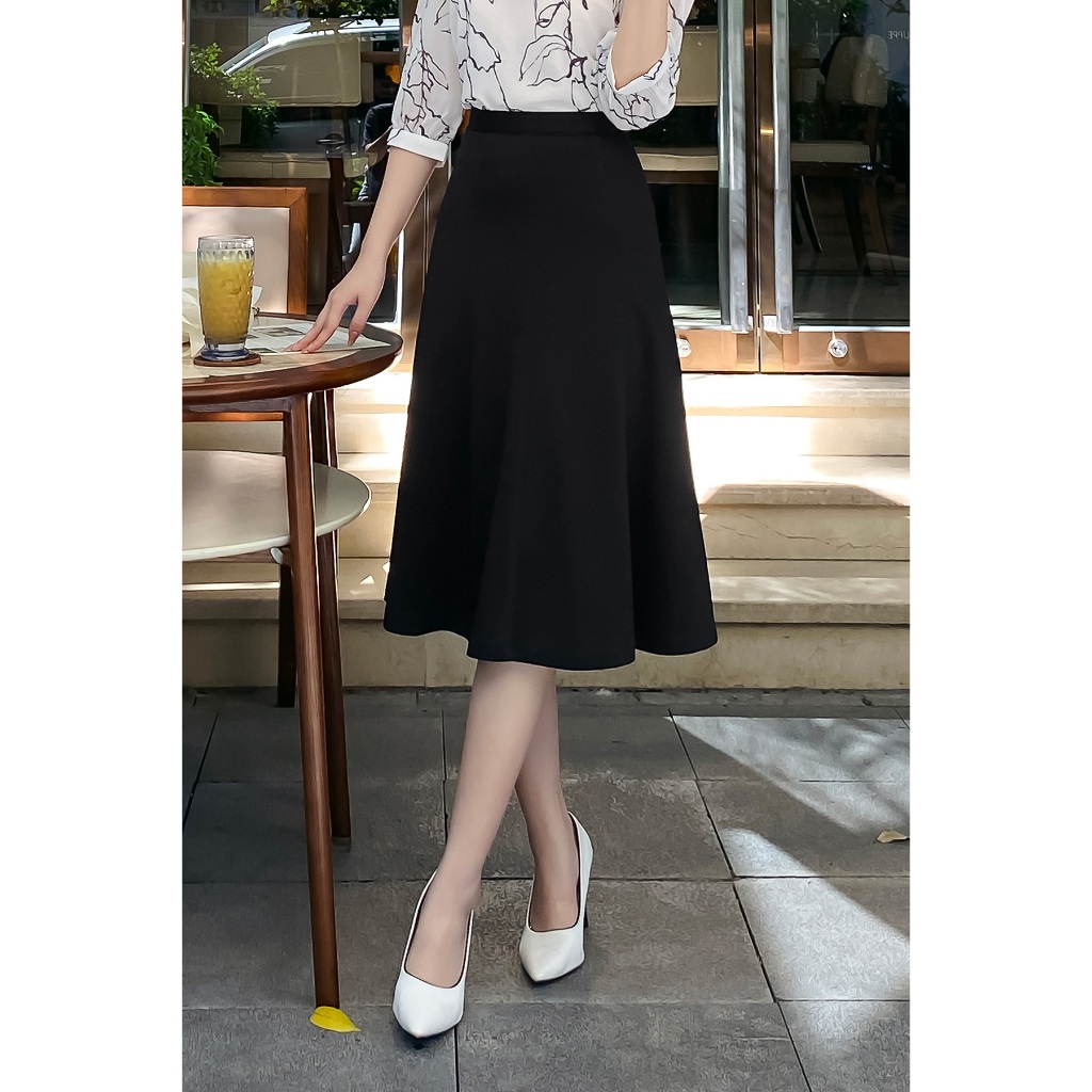 Chân váy nữ dáng xòe bổ mảnh mí gân LAMER O62L24Q002