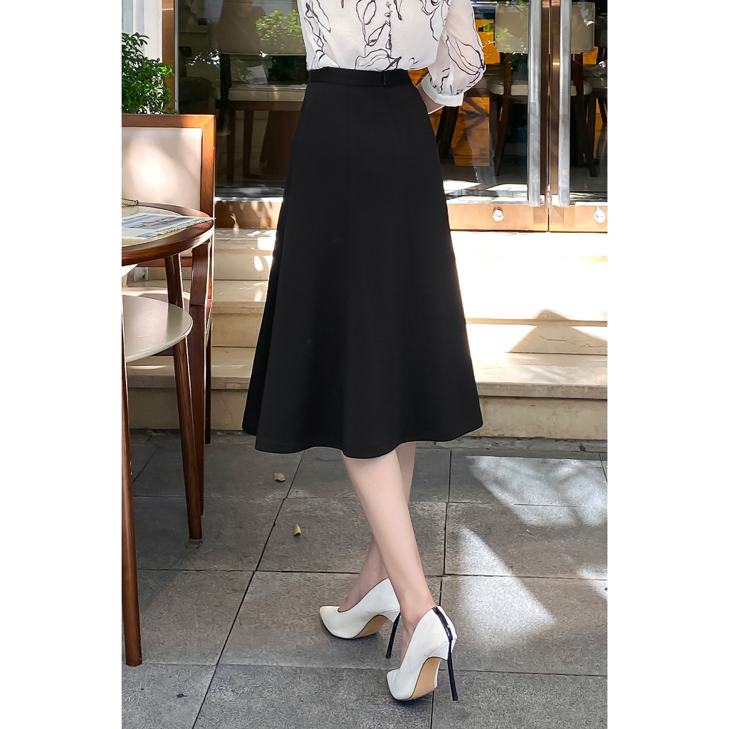 Chân váy nữ dáng xòe bổ mảnh mí gân LAMER O62L24Q002