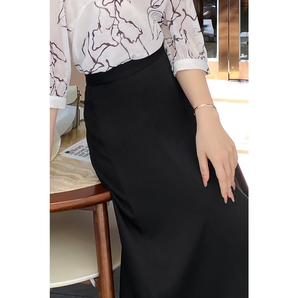 Chân váy nữ dáng xòe bổ mảnh mí gân LAMER O62L24Q002